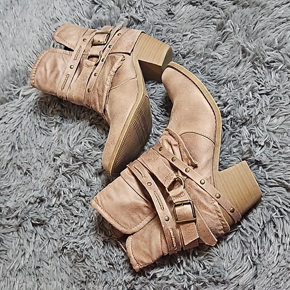 SO Shoes - SO Brand Embellished Buckle Ankle Booties Sz 6 1/2 in Tan